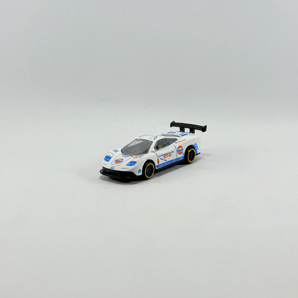 1:64 Die-Cast Racing Supercar Model